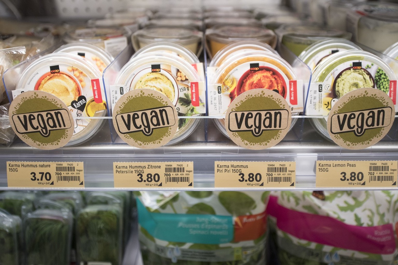 Die Coop-Genossenschaft hat am Dienstag, 30. April 2017 im Bahnhof in Zug den ersten &amp;quot;Karma&amp;quot; Shop eroeffnet. Karma bietet eine grosse Auswahl an ausschliesslich vegetarischen und veg ...
