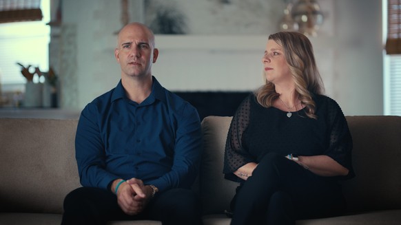 American Murder: Gabby Petito. (L to R) Jim Schmidt and Nichole Schmidt in American Murder: Gabby Petito. Cr. Courtesy of Netflix © 2025