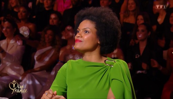 Axelle Saint-Cirel ne semble toujours pas convaincue.