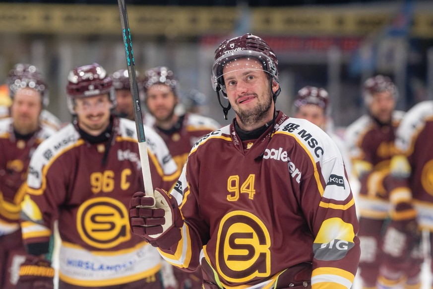 Tim Bozon 94 Geneve Servette HC celebrate after winning during the National League match between Geneve Servette HC and EHC Kloten at Les Vernets in Geneva, Switzerland PUBLICATIONxNOTxINxBRAxMEX Copy ...
