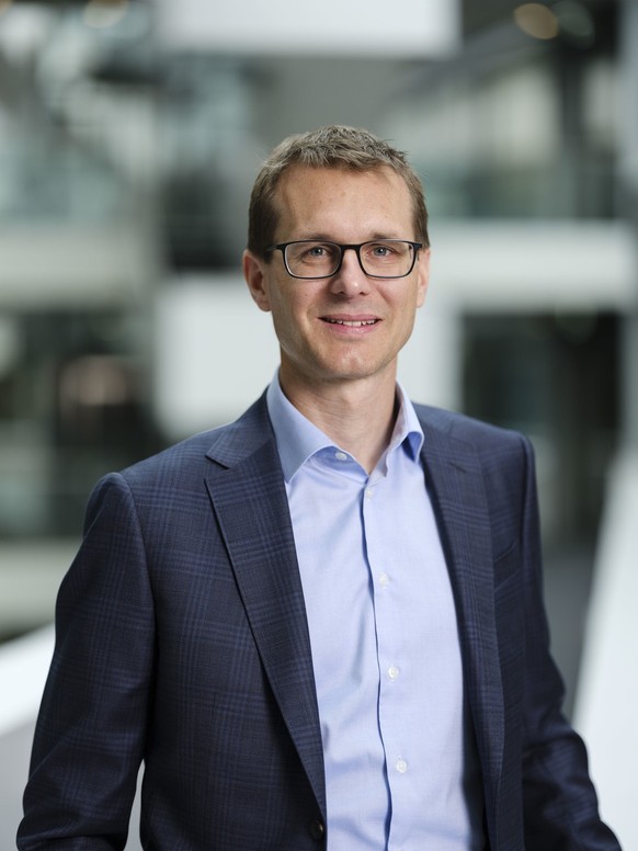 Christoph Aeschlimann, designierter CEO der Swisscom (01.06.2022), portraitiert am Montag, 25. April 2022, am Hauptsitz der Swisscom in Ittigen bei Bern. (KEYSTONE/Christian Beutler)