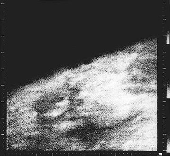 La première image en gros plan de Mars, prise par Mariner 4.