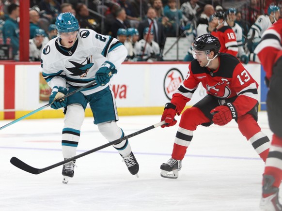 Nico Hischier (13) a réussi 3 assists face à San Jose vendredi
