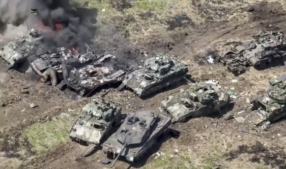 Les Bradley et le Leopard endommagés (et capturés?) par les Russes en Ukraine.