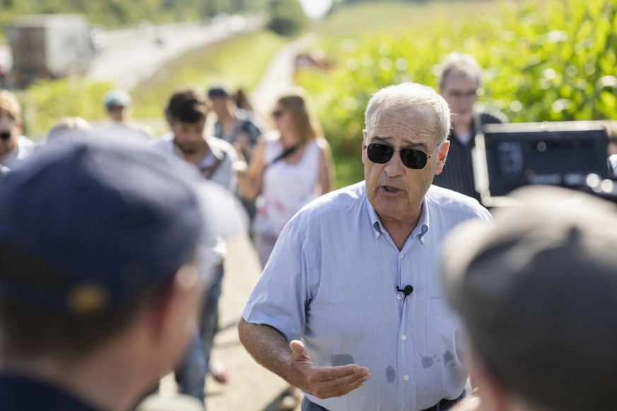Guy Parmelin lors d'une visite dans une ferme à Wileroltigen (BE), à l'été 2024.