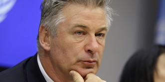 Un technicien porte plainte contre Baldwin pour négligence