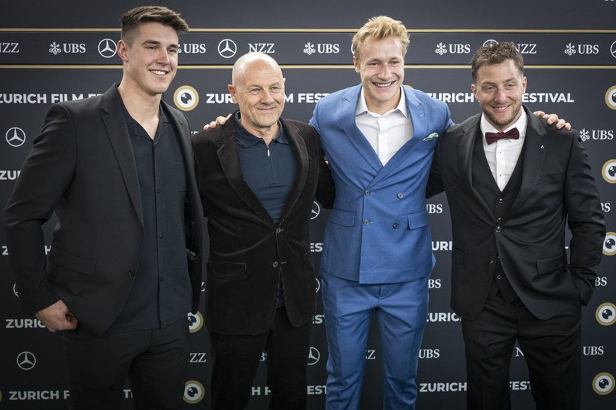 Franjo von Allmen (à gauche) avec le producteur de cinéma Gerald Salmina, Marco Odermatt et Justin Murisier lors du Zurich Film Festival.