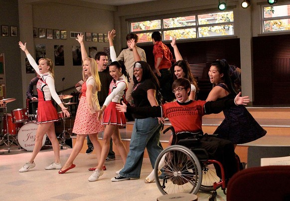 GLEE: The Glee club performs in the choir room in the "Sectionals" fall finale episode of GLEE airing Wednesday, Dec. 9 (9:00-10:00 PM ET/PT) on FOX. Pictured L-R: Heather Morris, Dianna Agr ...
