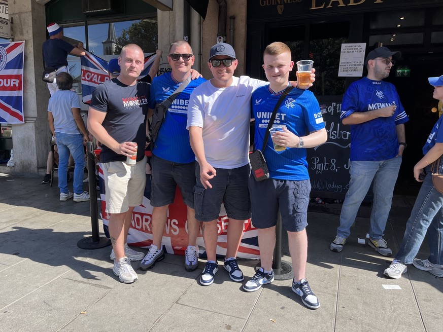 Servette-Rangers: les fans Ecossais font la fête à Genève