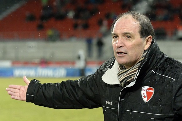 Le coach du FC Sion Raimondo Ponte lors de la rencontre de football Super League entre le FC Sion et BSC Youg Boys, ce mercredi 26 fevrier 2014 au stade de Tourbillon a Sion. (KEYSTONE/Olivier Maire)