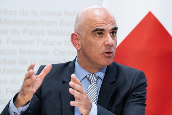 Bundesrat Alain Berset spricht zu den Abstimmungsergebnissen, am Sonntag, 25. September 2022, in Bern. Das Schweizer Stimmvolk hatte ueber die AHV 21 Reform, Massentierhaltung und Verrechnungssteuer z ...