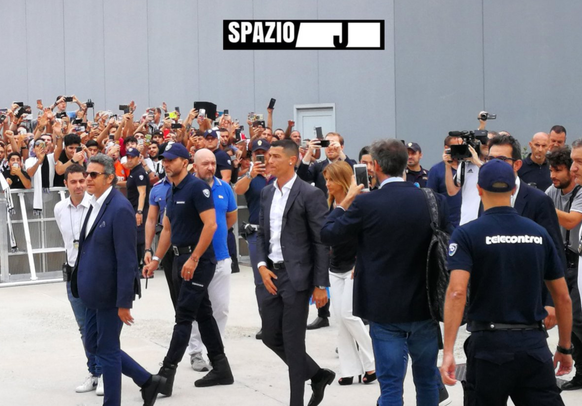 Cristiano Ronaldo présenté lors de son transfert à la Juventus de Turin.