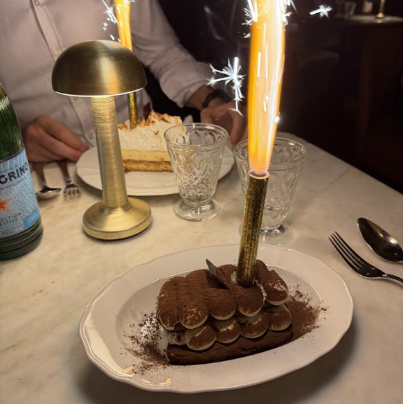 HAPPY BDAY TOUT LE MONDE.