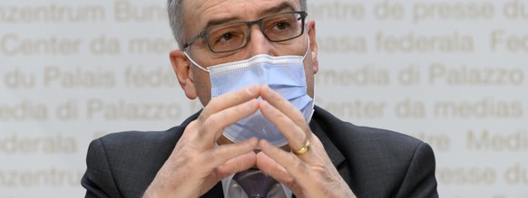 Bundespraesident Guy Parmelin, spricht an einer Medienkonferenz zur Lieferung von Impfdosen und die laufende Impfkampagne, am Donnerstag, 25. Maerz 2021 in Bern. (KEYSTONE/Anthony Anex)