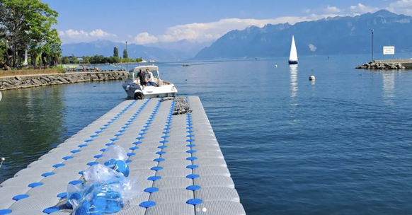 Le terrain flottant en cours de fabrication à Lausanne.