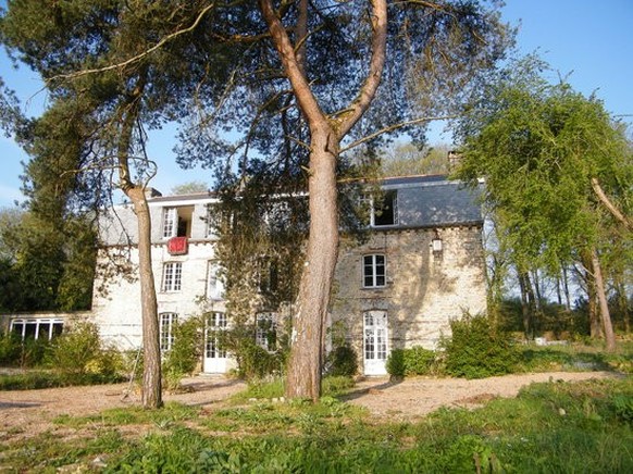 Le Manoir du Tertre en forêt de Brocéliande où vécut la médium Geneviève Zaepffel.