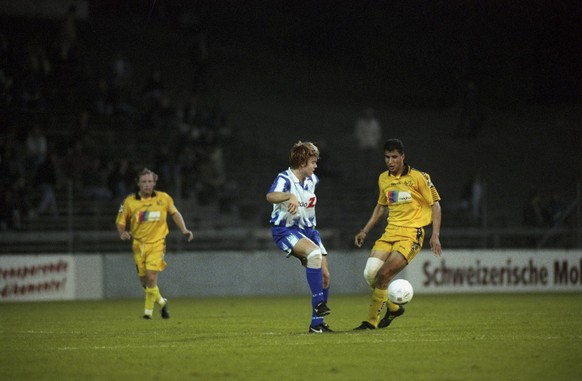 Der schwedische Nationalspieler Thomas Brolin, Mitte, bei Leeds United in England unter Vertrag, spielt am 4. September 1996 als Ausleih-Spieler mit der Nummer Dreissig beim FC Zuerich im Nationalliga ...