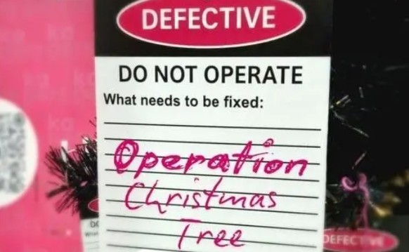 «Operation Christmas Tree»: Screenshot eines Social-Media-Beitrags der Kabinen-Gewerkschaft Kapers, welche mit einem mit Frustnotizen verzierten Weihnachtsbaum gegen die aktuelle Situation bei der Swi ...