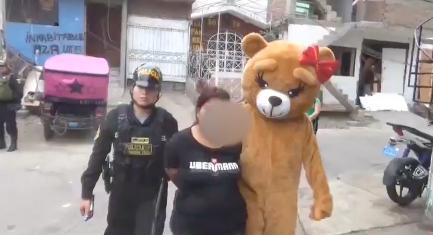 Ce nounours géant fait la loi