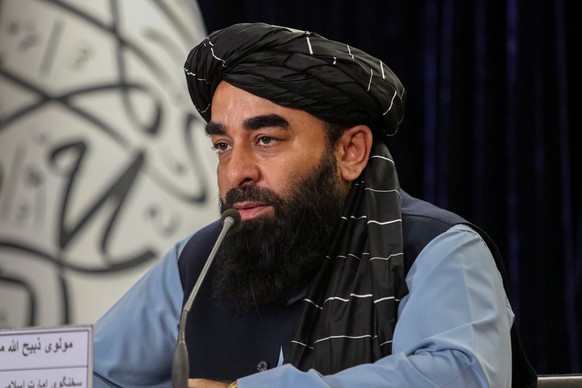 epa12448238 Taliban government spokesperson Zabiullah Mujahid speaks as he briefs the media on overnight clashes between Afghanistan and Pakistani security forces, in Kabul, Afghanistan, 12 October 20 ...