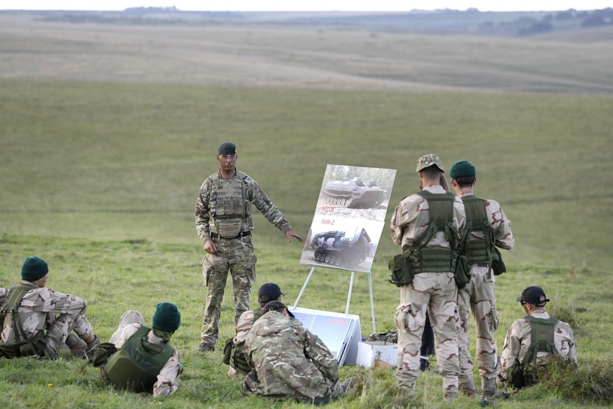 Ukrainian recruits take part in a training at a military base with UK Armed Forces in Southern England, Wednesday, Oct. 12, 2022. The UK has offered to train 19,000 Ukrainian personnel in the UK. Over ...