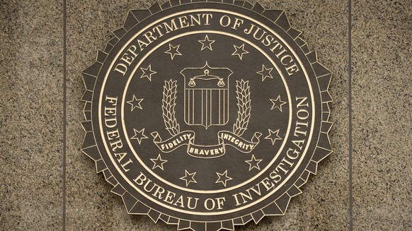 epa05171661 (FILE) The logo of the Federal Bureau of Investigation (FBI) at the J. Edgar Hoover FBI Building in Washington DC, USA, 22 December 2014. Apple chief executive Tim Cook refused the judge&a ...