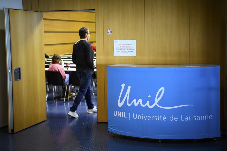 Student enters into an auditorium on the first day of university schools at the University of Lausanne (UNIL) during the coronavirus disease (COVID-19) outbreak, in Lausanne, Switzerland, Tuesday, Sep ...