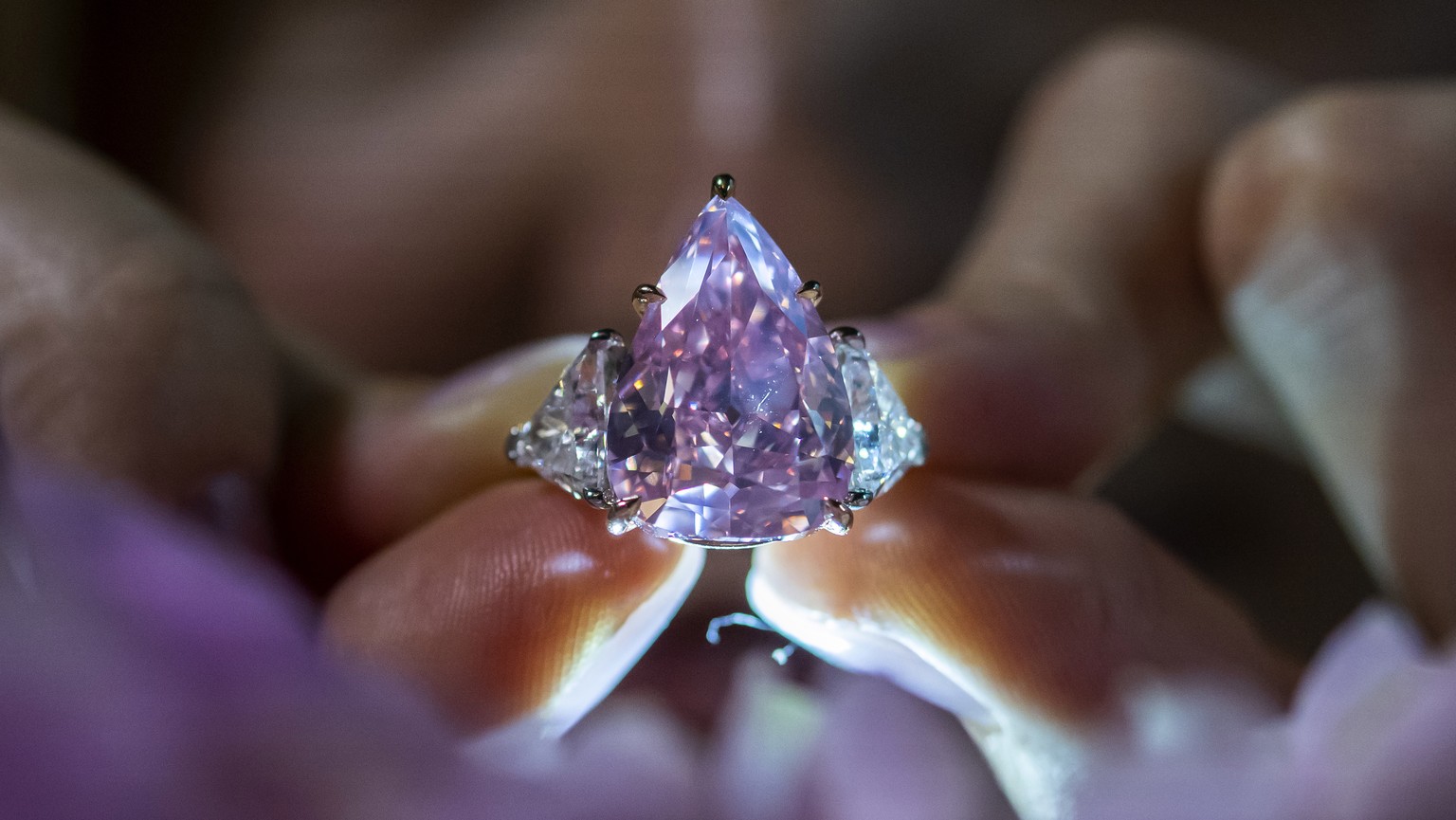 Le diamant «The Fortune Pink» de 18,18 carats, était estimé entre 25 et 35 millions de francs.