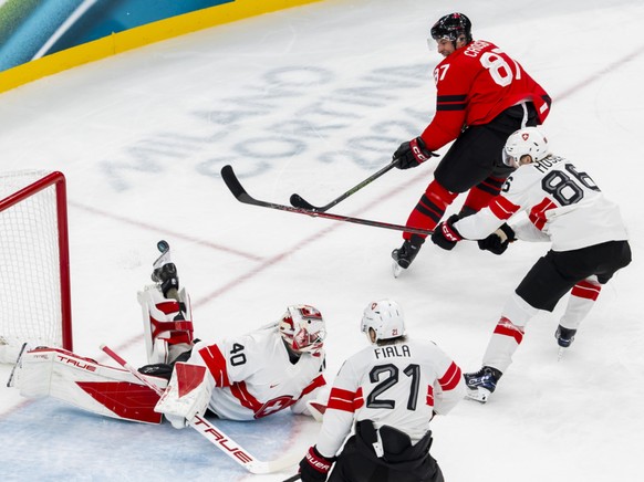 Akira Schmid s'est offert un arr黎 incroyable sur un tir de Crosby