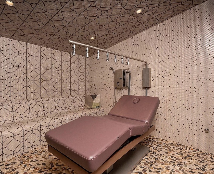 Crazy Villa in Gilbert Arizona für 20 millionen dollar https://www.zillow.com/homedetails/21423-S-147th-St-Gilbert-AZ-85298/59261224_zpid/