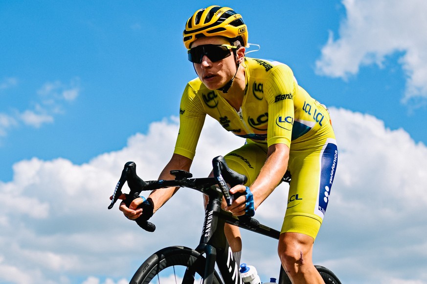 HANDOUT - CROPPED VERSION OF 721864210 - Movistar Team's Swiss rider and overall leader Marlen Reusser during the 5th (out of 9) stage of the fifth edition of the Women's Tour de France cycl ...