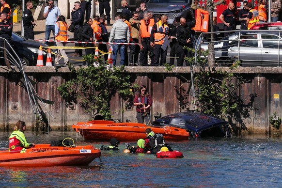 Rescue teams work in the area where a bus with passengers on board and a car fell into the Seine river in Juvisy-sur-Orge, on the outskirts of Paris, on April 30, 2026. A bus fell into the Seine in Es ...
