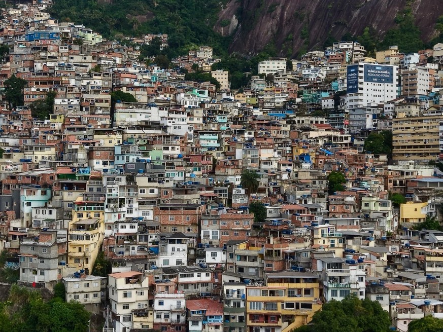 Autrefois redoutée, aujourd’hui très en vogue : en 2025, près de 350 000 touristes ont visité la favela de Vidigal à Rio de Janeiro.
