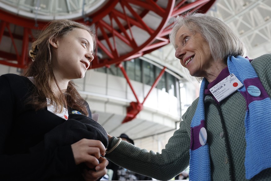 Swiss member of Senior Women for Climate Rosmarie Wydler-Walti, right, talks to Swedish climate activist Greta Thunberg after the European Court of Human Rights&#039; ruling, Tuesday, April 9, 2024 in ...