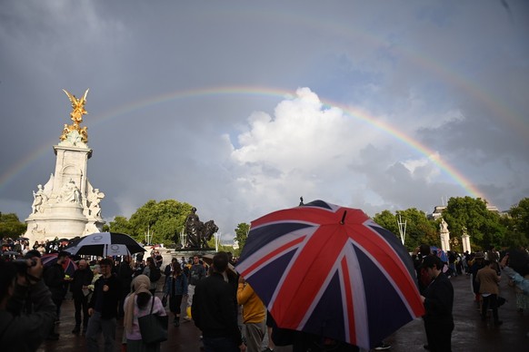 epa10170321 A rainbow appears above the Queen Victoria Memorial as people gather in front of Buckingham Palace in London, Britain, 08 September 2022. According to a Buckingham Palace statement on 08 S ...