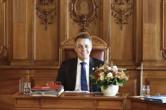 Bundesrat Ignazio Cassis sitzt an seinem Pult zu Beginn der Bundesratssitzung am Mittwoch, 1. November 2017 im Bundesratszimmer in Bern. (KEYSTONE/Pool/Peter Klaunzer)