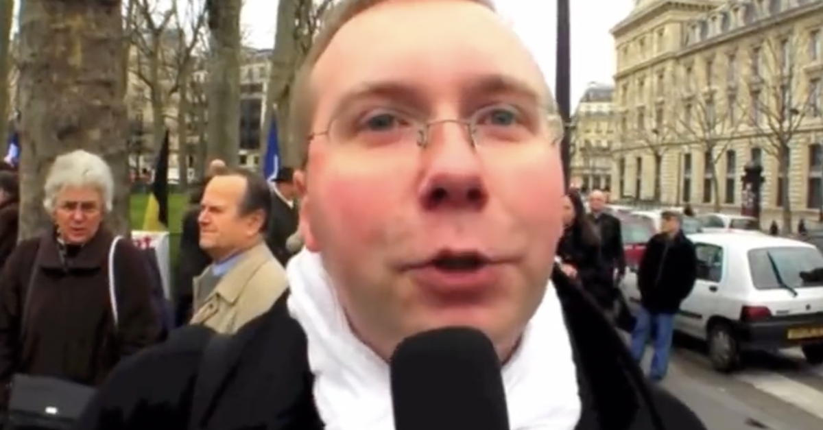 La France n'en peut plus de ces int&eacute;gristes catholiques complotistes