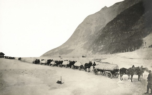 En hiver, la glace provenant du lac du Klöntal était transportée à Winterthour afin de refroidir la bière pendant la saison chaude. La photo a été prise en 1876.
https://commons.wikimedia.org/wiki/Fil ...