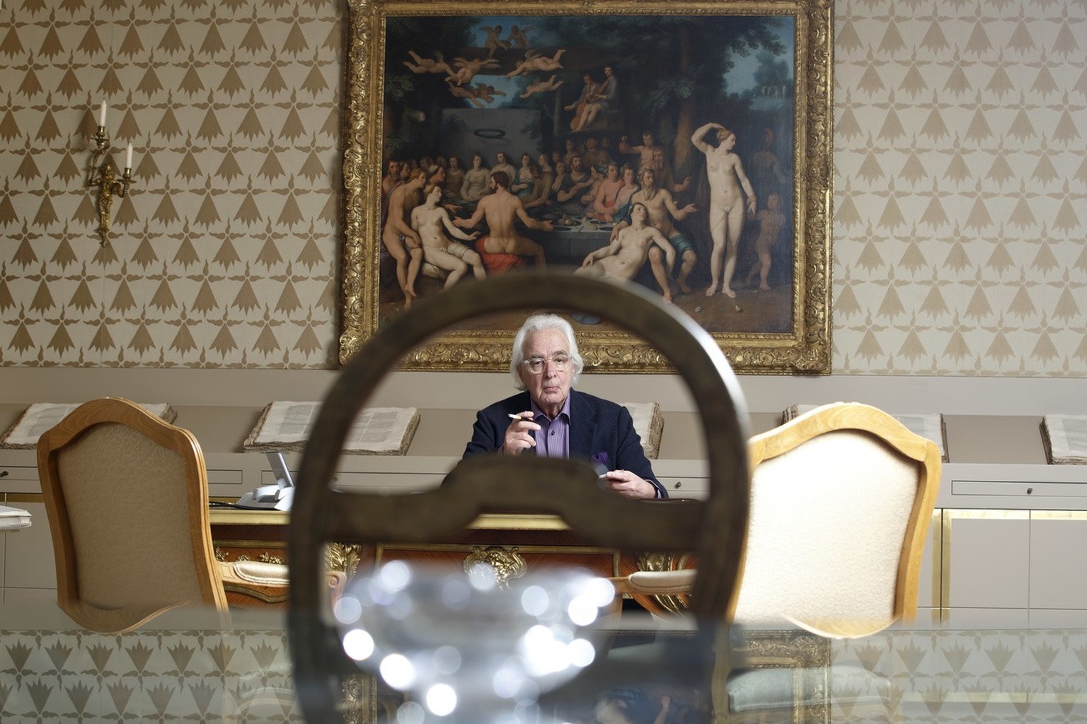 L&#039;avocat Marc Bonnant pose dans son bureau pour le photographe, ce samedi 9 janvier 2016 a Geneve. Maitre Bonnant est l&#039;un des trois avocats a defendre l&#039;avocat genevois Dominique Warlu ...