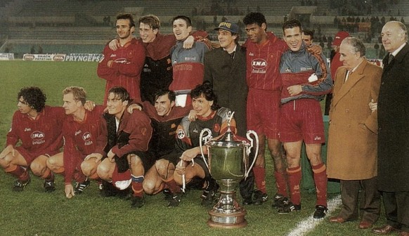 La Roma avec le trophée.