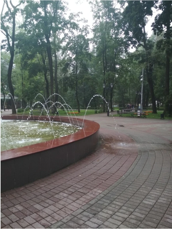 Fialdienstag: Brunnen spritzt auf die falsche Seite