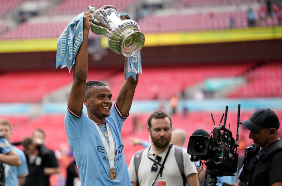 En 2023, c'est avec Manchester City, vainqueur 2-1 de Manchester United, qu'il avait soulevé la FA Cup à Wembley.