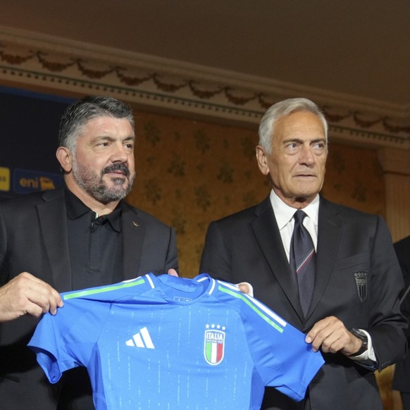 Gabriel Gravina (à droite) a présenté sa démission après l'échec de l'Italie à se qualifier pour le Mondial 2026.