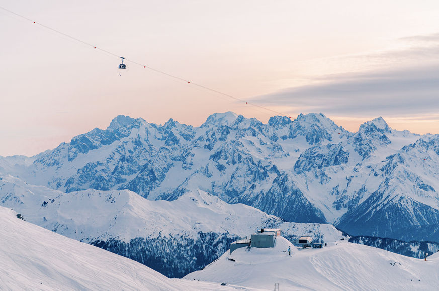 Le cabine du téléphérique du Mont-Gelé, d'où s'élanceront les athlètes.