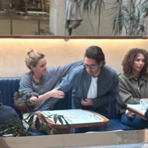 Très tactiles, pour de simples rencontres «amicales».