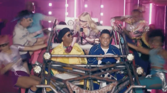 Attention les yeux, Madonna arrive!