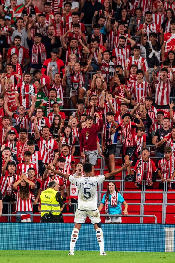 epa10797827 Jude Bellingham, del Real Madrid, celebra tras marcar el 0-2 del partido de fútbol de La Liga entre el Athletic Club de Bilbao y el Real Madrid, en Bilbao, España, el 12 de agosto de 2023. EPA/Javier...