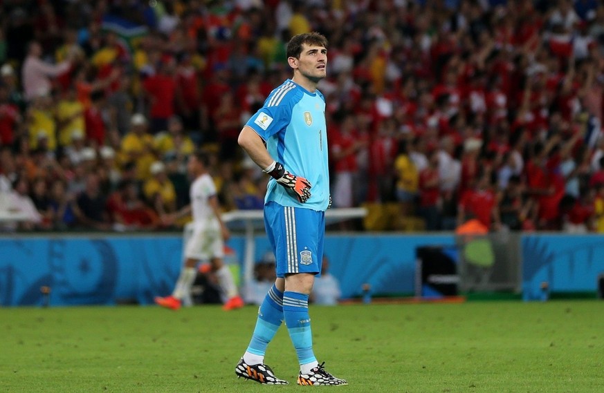 epa04265736 Goalkeeper Iker Casillas of Spain reacts following their defeat in the FIFA World Cup 2014 group B preliminary round match between Spain and Chile at the Estadio do Maracana in Rio de Jane ...