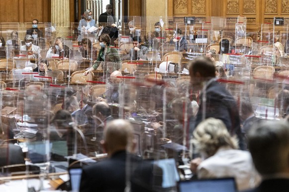 Die Mitglieder der Grossen Kammer arbeiten Vorstoesse fuer das Finanzdepartement ab, an der Sondersession des Nationalrats, am Freitag, 30. Oktober 2020 in Bern. Aufgrund der Krise um die Pandemie des ...