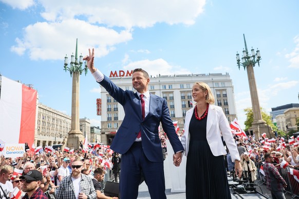 epa12133853 Mayor of Warsaw and Civic Coalition (KO) candidate for the Polish presidential election, Rafal Trzaskowski (L), and his wife, Malgorzata Trzaskowska (R), attend the &#039;Great Patriots Ma ...